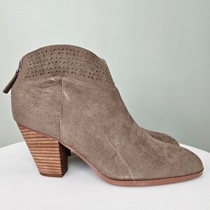 Violet & Red Women's Jackson Lazer Cut Topline Booties Tan Taupe 7.5